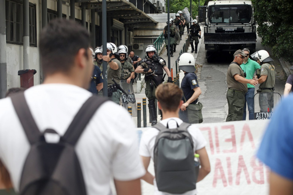 Θεσσαλονίκη: Διαμαρτυρία φοιτητών κατά της αστυνομικής παρουσίας στο ΑΠΘ