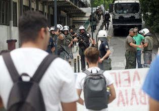 Θεσσαλονίκη: Διαμαρτυρία φοιτητών κατά της αστυνομικής παρουσίας στο ΑΠΘ
