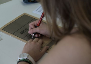 Πανελλαδικές 2022: Αναμενόμενα και χωρίς δυσκολίες τα θέματα σε Λατινικά και Πληροφορική – Μέτριας δυσκολίας τα θέματα στη Χημεία