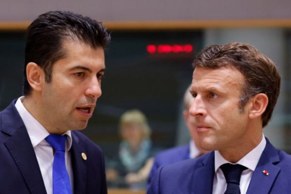 Βουλγαρία: Ο πρωθυπουργός απορρίπτει τους ισχυρισμούς για την εξαγωγή όπλων στην Ουκρανία