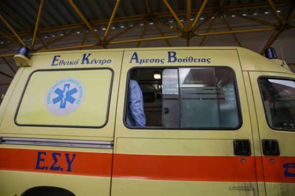 Χαϊδάρι: Αυτοκίνητο έπεσε σε στάση λεωφορείου – Τραυματίστηκε 23χρονη