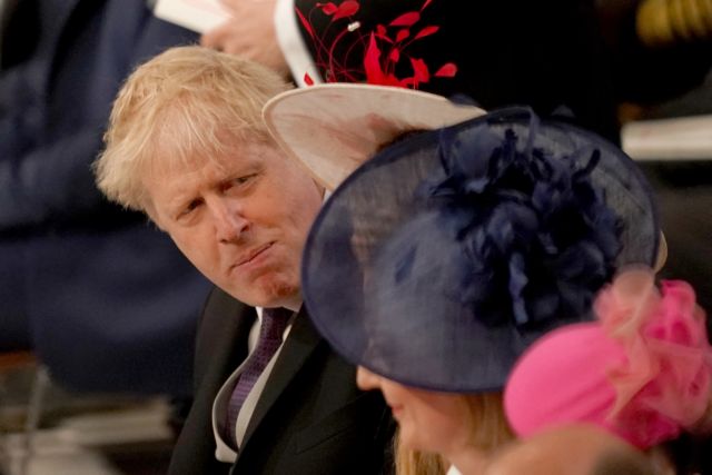 Τζόνσον: Τον αποδοκίμασαν την ώρα που έφτανε στη λειτουργία για το Πλατινένιο Ιωβηλαίο