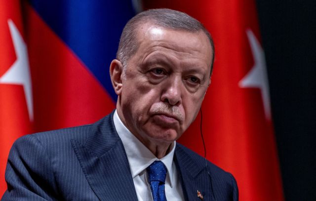 Τουρκία: «Επίθεση σε Ερντογάν από πρώην αντιπρόεδρό του - «O βασιλιάς είναι γυμνός»