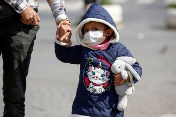 ΗΠΑ: Σχεδόν 330.000 παιδιά μολύνθηκαν από τον νέο κοροναϊό σε 4 εβδομάδες