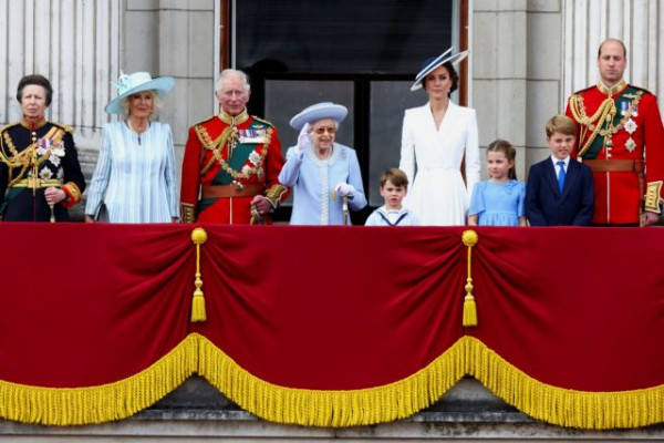 Βρετανία: Η βασίλισσα Ελισάβετ γιορτάζει τα 70 χρόνια της στο θρόνο [Εικόνες και Βίντεο]