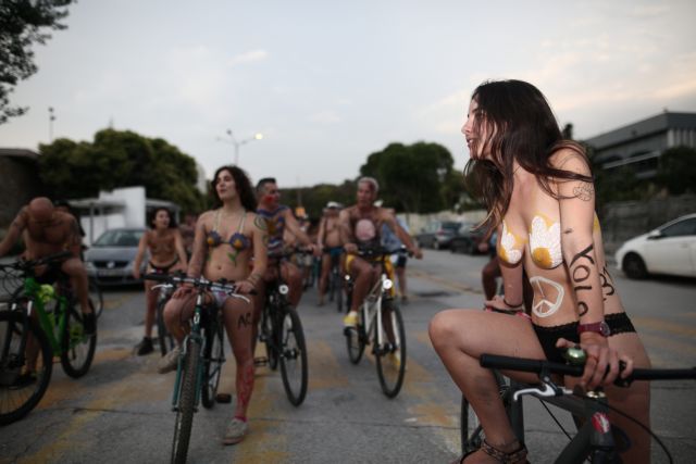 «Το γυμνό μας σώμα δεν είναι προσβολή» - Ηχηρά μηνύματα ελευθερίας σε γυμνή ποδηλατοδρομία
