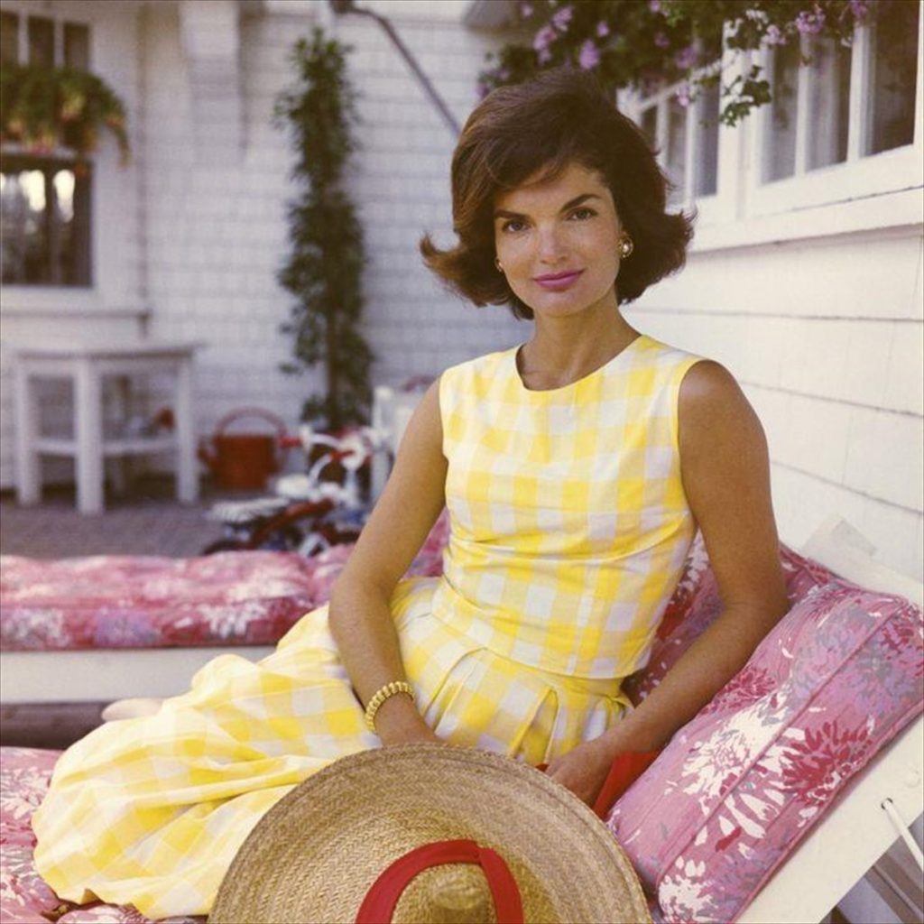 Το summer style της Jackie O μέσα από ρετρό φωτογραφίες