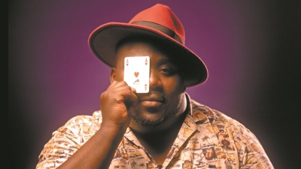 Ζερόμ Καλούτα: «Σε αυτή την ασπρόμαυρη ζωή αναζητώ τα χρώματα»