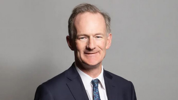 Βρετανία: Παραιτήθηκε ο «τσάρος κατά της διαφθοράς» της κυβέρνησης – Kαλεί τον Μπόρις Τζόνσον να κάνει το ίδιο