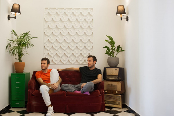 Τα αδέρφια Καλογεράκη μας ταξιδεύουν στο ρεμπέτικο