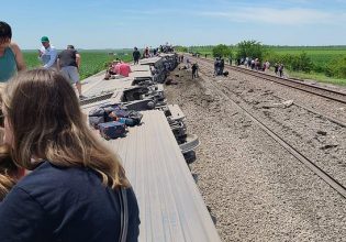ΗΠΑ: Εκτροχιασμός τρένου στο Κάνσας – Φόβοι για πολλούς νεκρούς