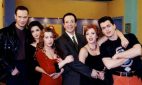 «Κωνσταντίνου και Ελένης»: Τηλεοπτικό reunion για αγαπημένη τριάδα ηθοποιών 21 χρόνια μετά