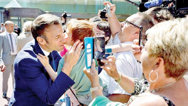 Editorial Ta Nea: The political centre