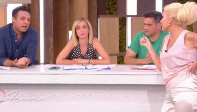 Ο… απίθανος διάλογος της Ελένης Μενεγάκη με τους συνεργάτες της στον αέρα – «Υπέγραψε κανένας;»