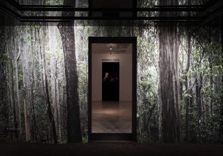 Burning Issues – Merimbula: Συζήτηση με το κοινό για την έκθεση της Δανάης Στράτου