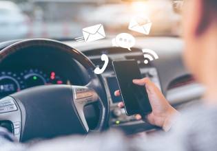 To 82% των Ευρωπαίων οδηγών δεν κοιτάζει πάντα το δρόμο