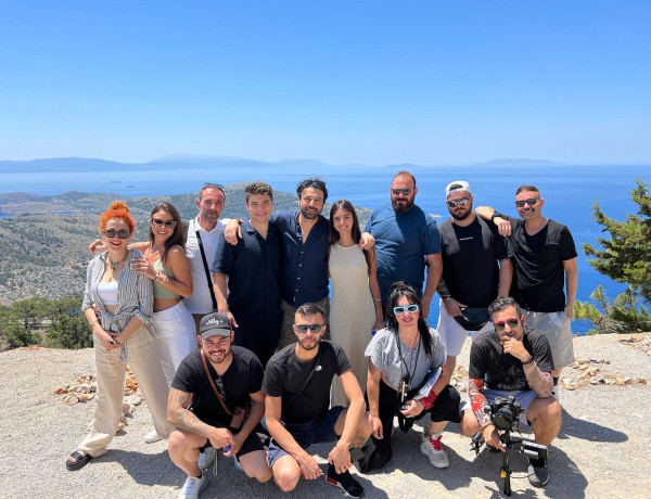 Χαμός σε Σύμη και Ρόδο για τη «Γη της Ελιάς» – Κοσμοσυρροή στα γυρίσματα [Εικόνες]