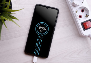 Τι πρέπει να κάνετε αν σας εγκατέλειψε η μπαταρία του κινητού