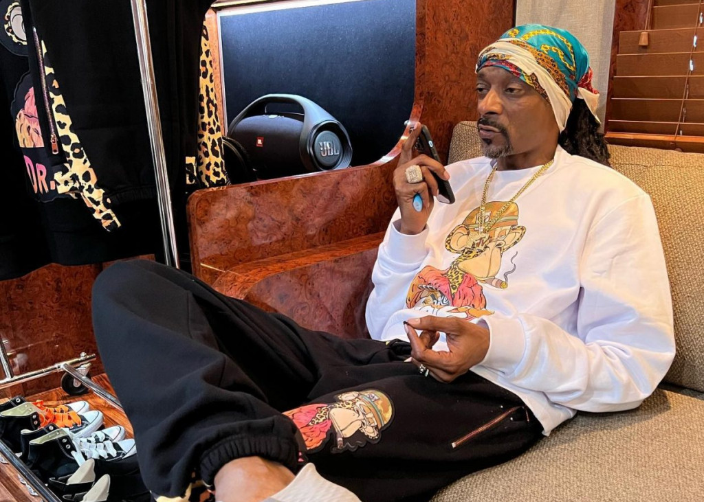 Snoop Dogg: Ο υπάλληλος που του στρίβει τα τσιγάρα κερδίζει πάνω από 50.000 δολάρια