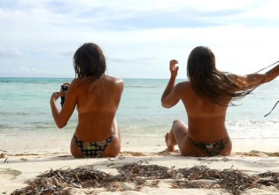 Σέξι κι όποιος αντέξει: Βρισηίδα & Ασημίνα κάνουν ηλιοθεραπεία χωρίς μαγιό