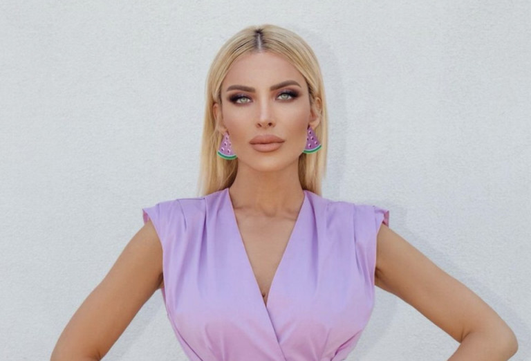 Πανικός στον αέρα – Έπεσε το σκηνικό την ώρα που μιλούσε η Κατερίνα Καινούργιου