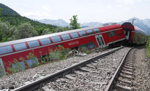 Γερμανία: Εκτροχιάστηκε τρένο στη Βαυαρία – Τρεις νεκροί και πολλοί τραυματίες