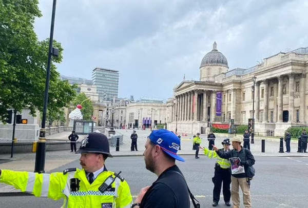 Λονδίνο: Εκκενώθηκε η πλατεία Τραφάλγκαρ – Αναφορές για δυνατό κρότο και ύποπτο πακέτο
