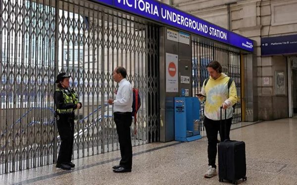 Βρετανία: Ιστορική απεργία στους σιδηροδρόμους για αυξήσεις ανάλογα με τον πληθωρισμό