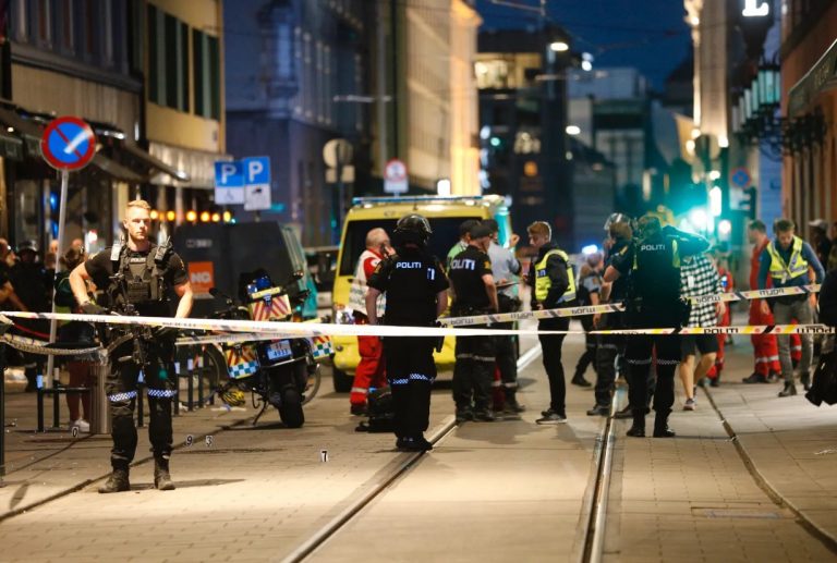 Νορβηγία: Τρομοκρατική επίθεση οι πυροβολισμοί σε μπαρ στο Όσλο – Ακυρώνεται το γκέι πράιντ