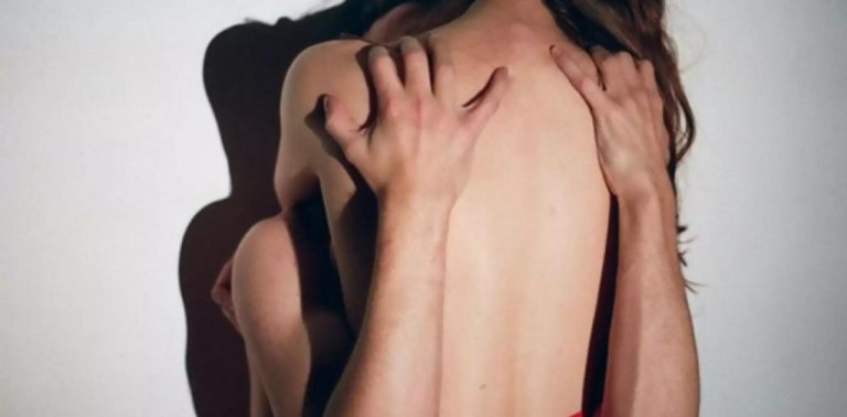 Ο Γιάννης Βούρος αποκαλύπτει την καλύτερη ερωτική σκηνή στην ελληνική τηλεόραση