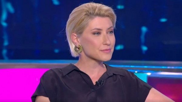 Σία Κοσιώνη: Με σπάνια φωτογραφία από το 1998 στέλνει μήνυμα στους μαθητές για τις Πανελλήνιες