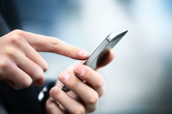 Smartphone: Σε ελεύθερη πτώση η ευρωπαϊκή αγορά