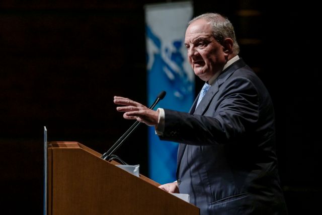 Πώς υποδέχθηκαν την ομιλία Καραμανλή