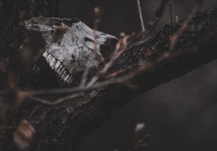 Γυναικοκτονίες – Παιδοκτονίες: Εκεί όπου το κυνήγι μαγισσών δεν έχει… εισαγωγικά