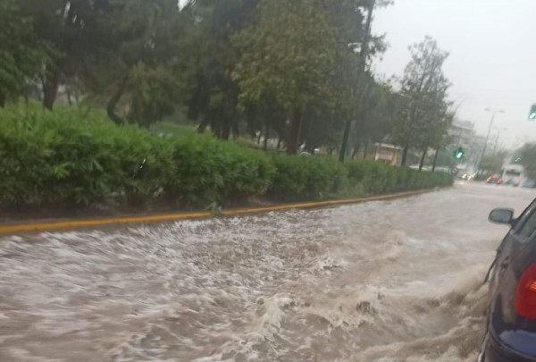 Κακοκαιρία: Καταιγίδα και χαλαζόπτωση στην Αθήνα – Πλημμύρες στη Θεσσαλονίκη