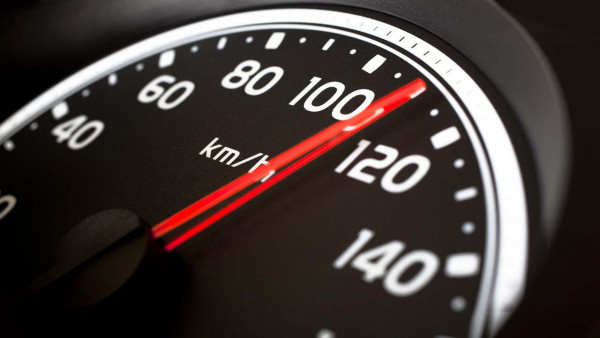 Ποια είναι η πραγματική ταχύτητα του αυτοκινήτου – Πόσα χιλιόμετρα «κλέβει» το κοντέρ