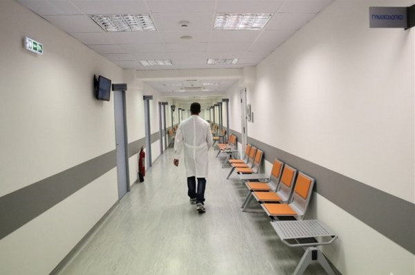 ΠΟΕΔΗΝ: Ραγδαία αύξηση εισαγωγών ασθενών με κοροναϊό – Να ενισχυθούν τα νοσοκομεία