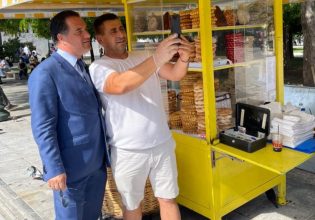 Άδωνις Γεωργιάδης: Στάση στο Σύνταγμα για… κουλούρι και επίθεση στον ΣΥΡΙΖΑ