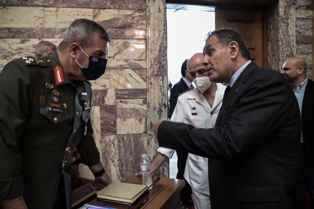 Οι στρατιωτικοί απαντούν στον Παναγιωτόπουλο για το «ελβετικό τυρί» στις απόρρητες πληροφορίες