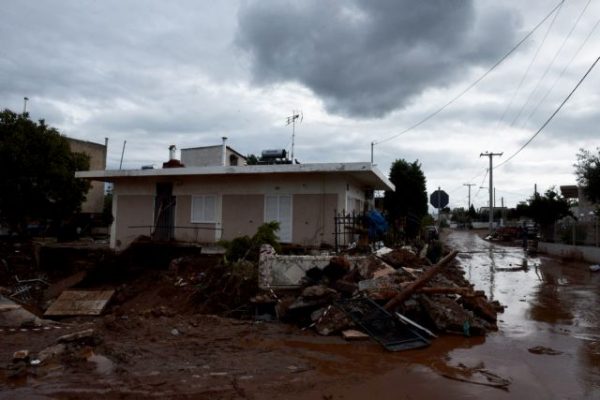 Μάνδρα: Αθώα η Δούρου και άλλοι 12 κατηγορούμενοι για τη φονική πλημμύρα