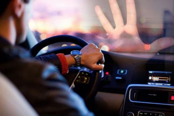 ΚΟΚ: Μυθικές αντιδράσεις οδηγών στο πρόστιμο για τη… μούντζα