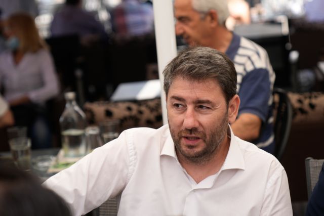 Ανδρουλάκης: Να ληφθούν τώρα μέτρα από την κυβέρνηση – Να μειωθεί ο ΦΠΑ