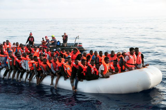 Πρόσφυγες: Σφοδρή πολιτική σύγκρουση για τις επαναπροωθήσεις – Μήπως όμως τα pushbacks είναι διεθνής πραγματικότητα