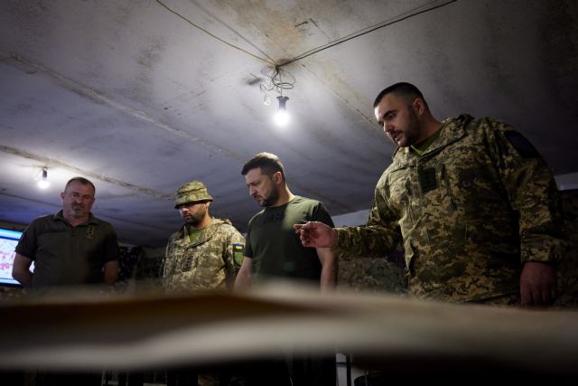 Πόλεμος στην Ουκρανία: Επίσκεψη – αστραπή Ζελένσκι στο Ντονμπάς