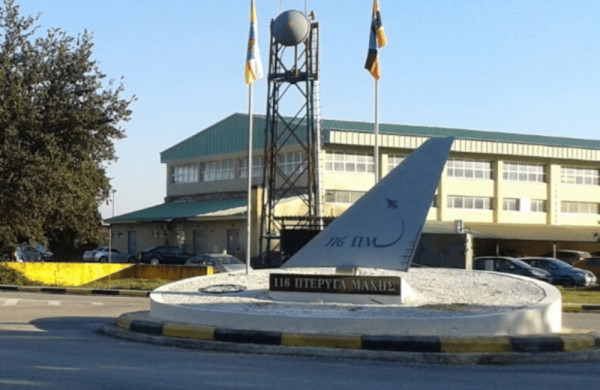 Αραξος: Συναγερμός στην 116 Πτέρυγα Μάχης – Αυτοκίνητο έπεσε πάνω στην είσοδο