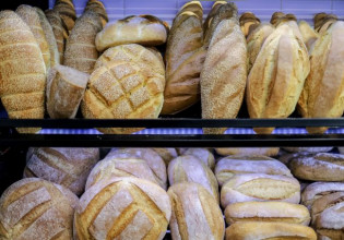 Γεωργαντάς: Εξετάζουμε τη μείωση του ΦΠΑ σε βασικά είδη, όπως το ψωμί