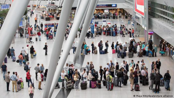 Τι απέγινε το προσωπικό σε αεροδρόμια και αεροπλάνα;