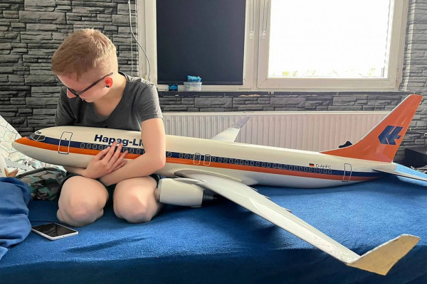 Γυναίκα δηλώνει… ερωτευμένη με αεροπλάνο: «Θέλω να το παντρευτώ»