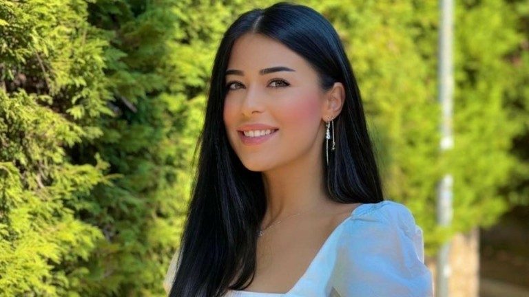 Λατινοπούλου: Ειρωνεύεται για τις γυναικοκτονίες – «Γυναίκα μαχαίρωσε… η πατριαρχία σκοτώνει»