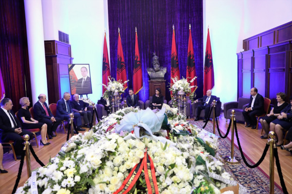 Αλβανικά ΜΜΕ: Από την Covid-19 πέθανε ο πρώην πρόεδρος της Αλβανίας Μπουγιάρ Νισάνι